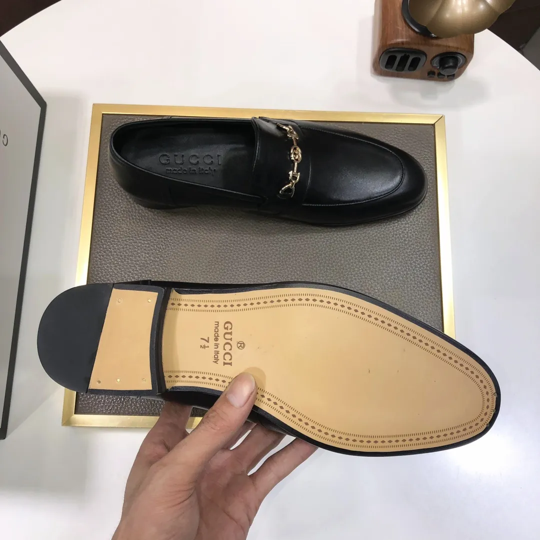 Men's shoes💰500💰Italy's top luxury men's shoe giant (GUCCI) (Gucci) (full cowhide lining) new arrival🍃Original European style🔰 Pleasant to the eye😍In order to make the shoes more durable and non-deformable🌀The production continues to follow traditional methods but there is still no lack of innovation💪Choose original sheepskin for the leather♻️ Smooth and natural And extra bright ⭐Made of imported cowhide, the first choice of rich people 38-45 (45 customized)